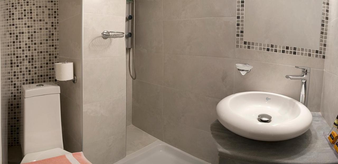 Double or Twin Room En Suite Bathroom